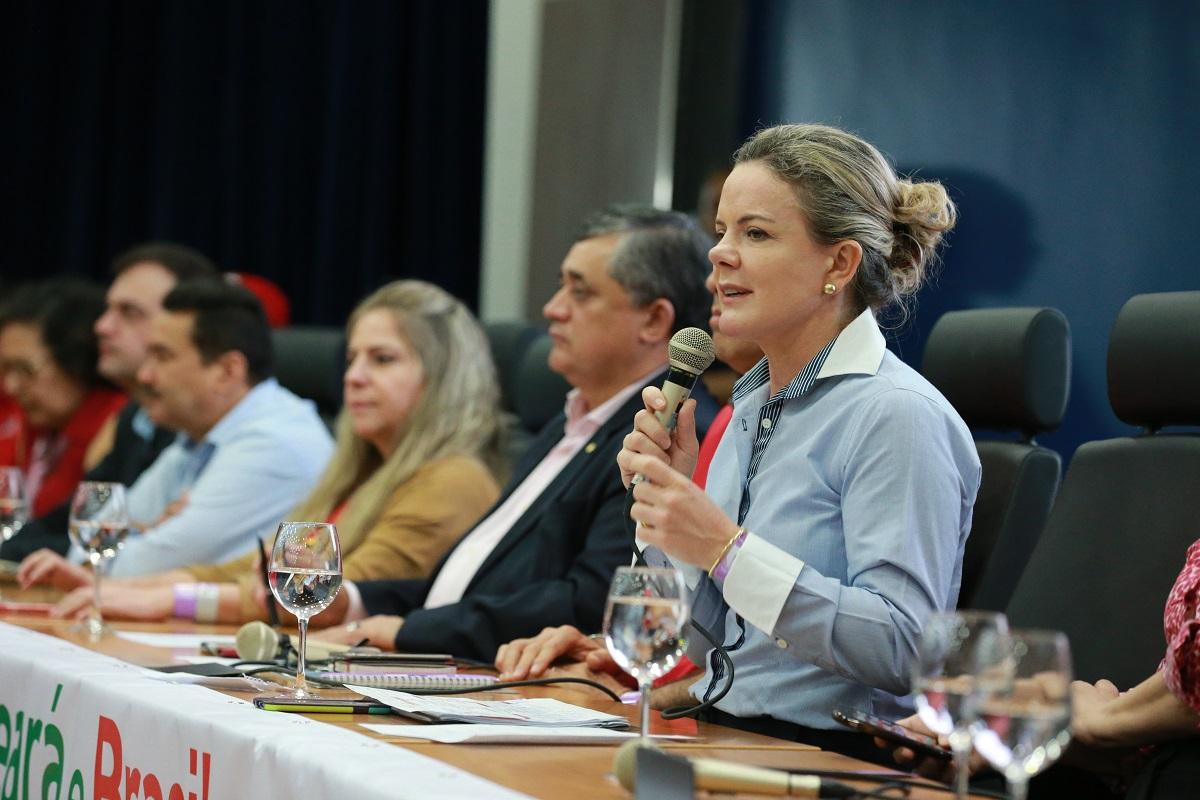 PT Cear fez consulta presidente nacional Gleisi Hoffmann